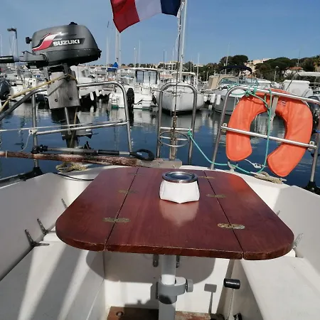 Voilier De Charme A Quai Båthotell Saint-Raphaël