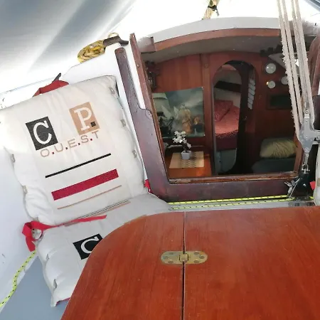 Voilier De Charme A Quai * Saint-Raphaël