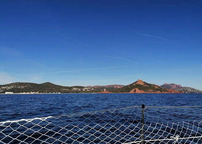 Voilier De Charme A Quai Botel