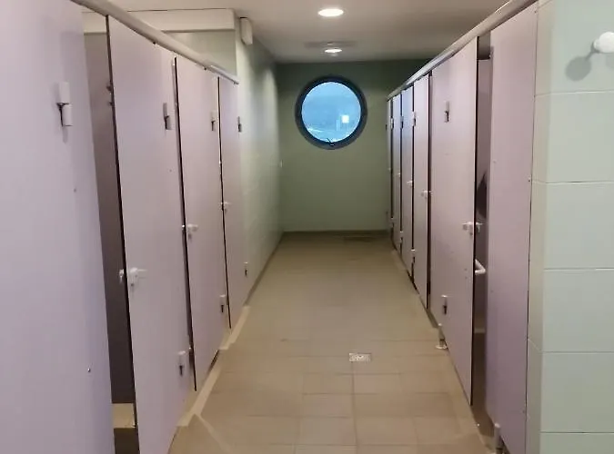 Voilier De Charme A Quai