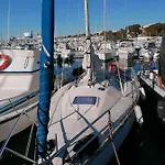 Voilier De Charme A Quai