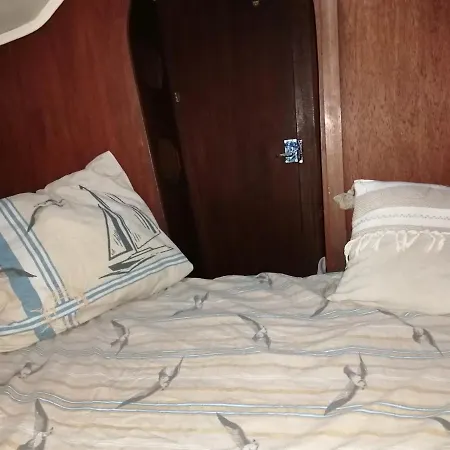 Voilier De Charme A Quai * Сен-Рафаель