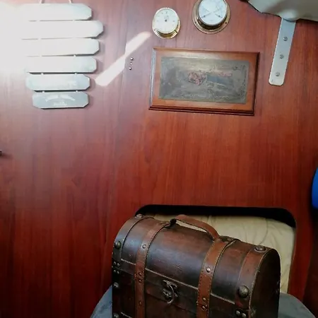 Voilier De Charme A Quai Ботель *