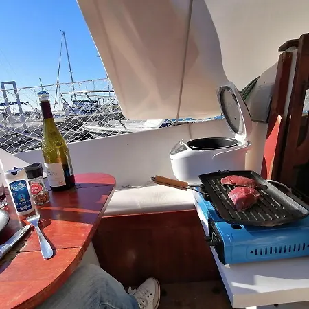 Voilier De Charme A Quai Botel Saint-Raphael (Var)