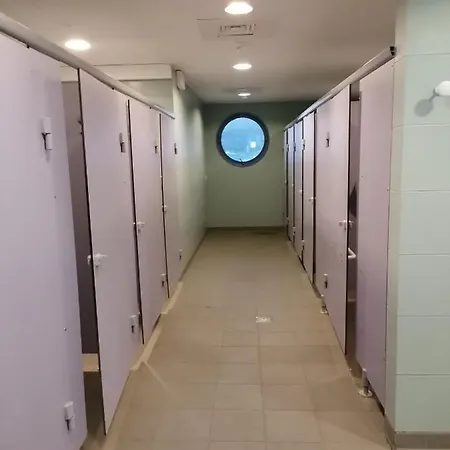 Voilier De Charme A Quai