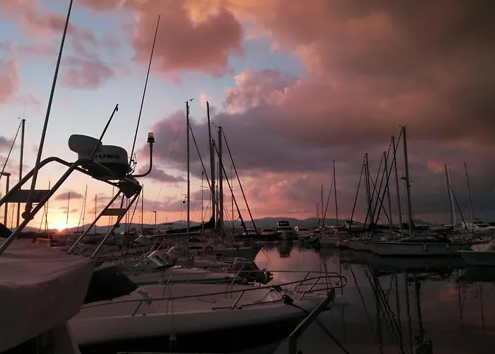Voilier De Charme à Quai Botel *