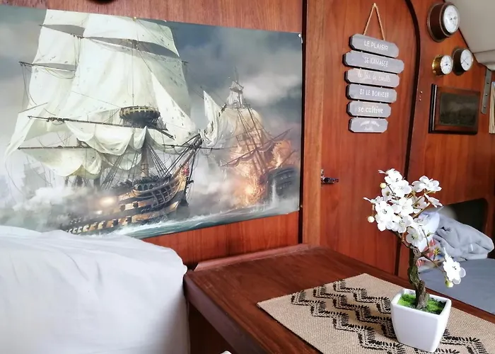 Voilier De Charme à Quai Saint-Raphaël