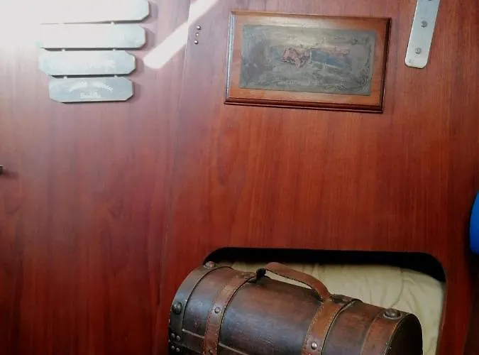 Voilier De Charme à Quai Botel *